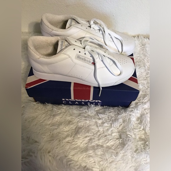 Reebok princess, wide, white women tennis shoe size 8 - Picture 2 of 7